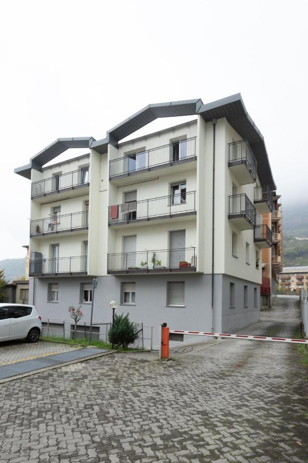 Casa Vacanze Valeria Sondrio Eksteriør billede